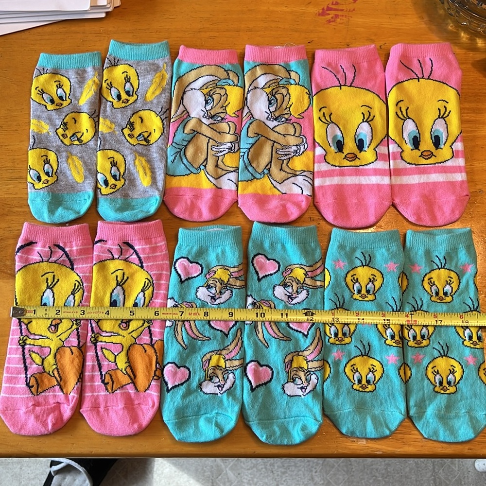 Tweety Bird and Lola Bunny socks - Picture 4 of 5